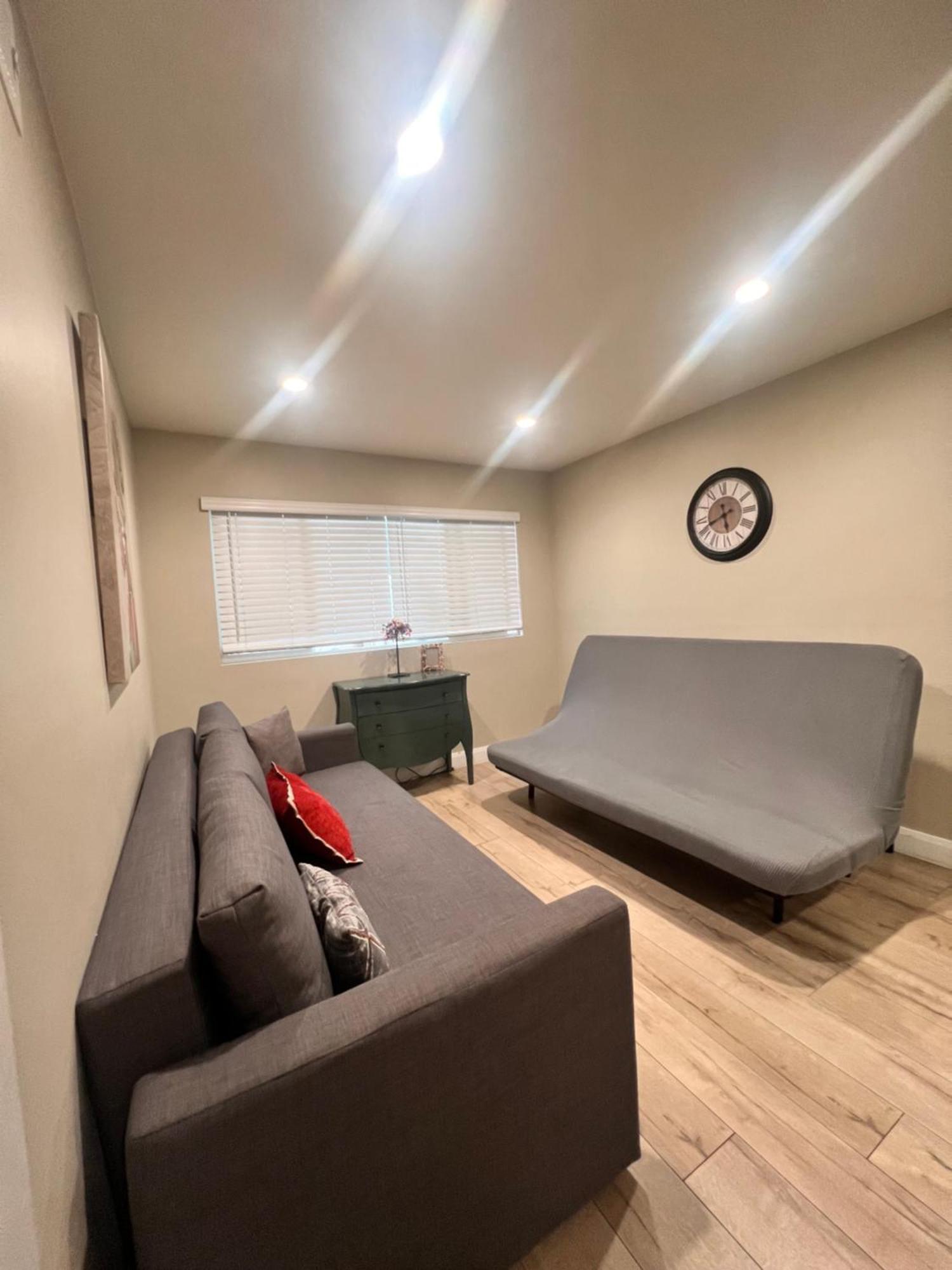 11640 Gothic Avenue Hébergement de vacances